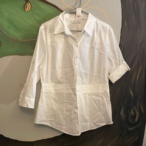 NWT & buttons New York and Company white button down with belt detail